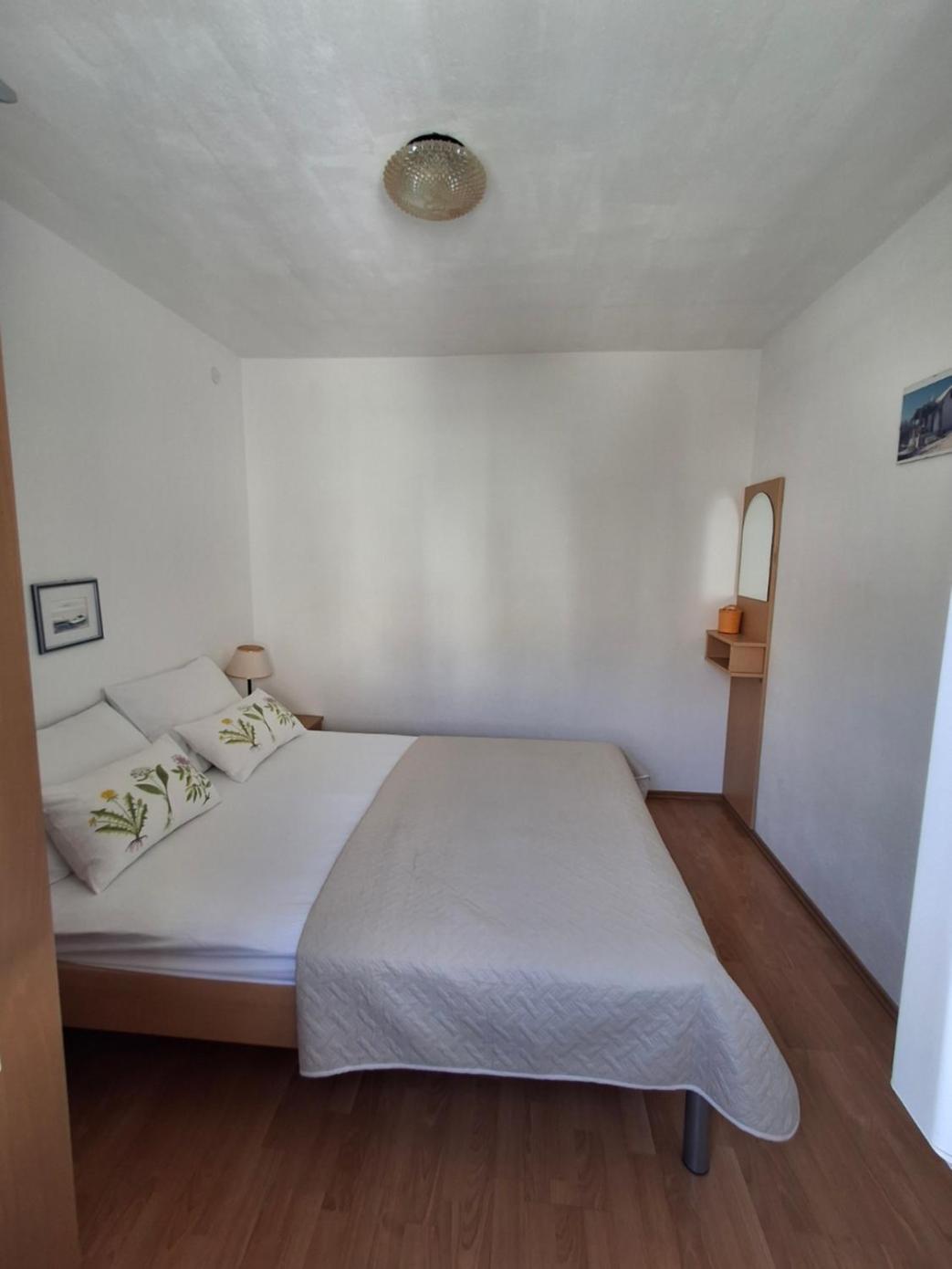 Apartment Irena Бол Экстерьер фото