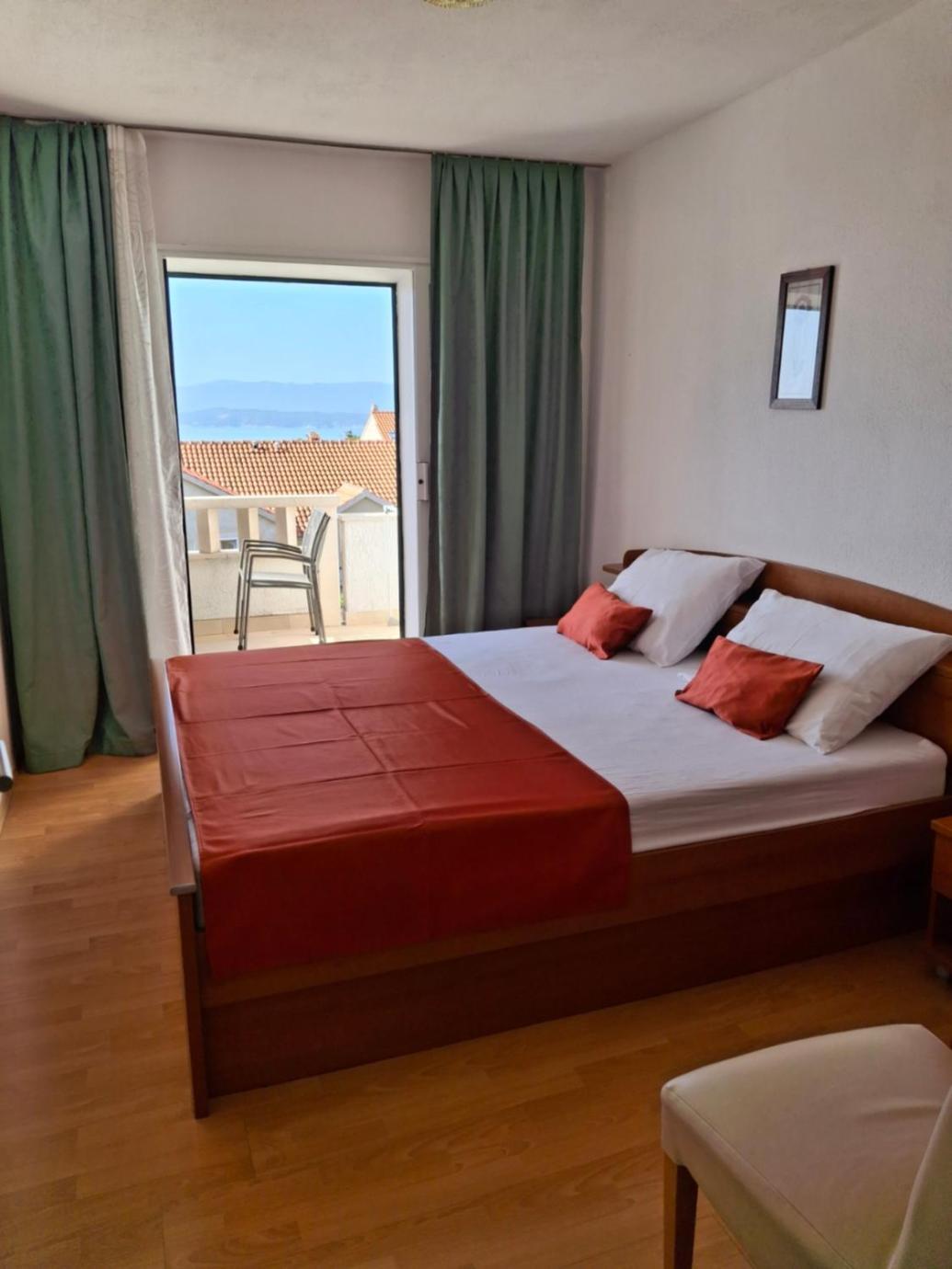 Apartment Irena Бол Экстерьер фото