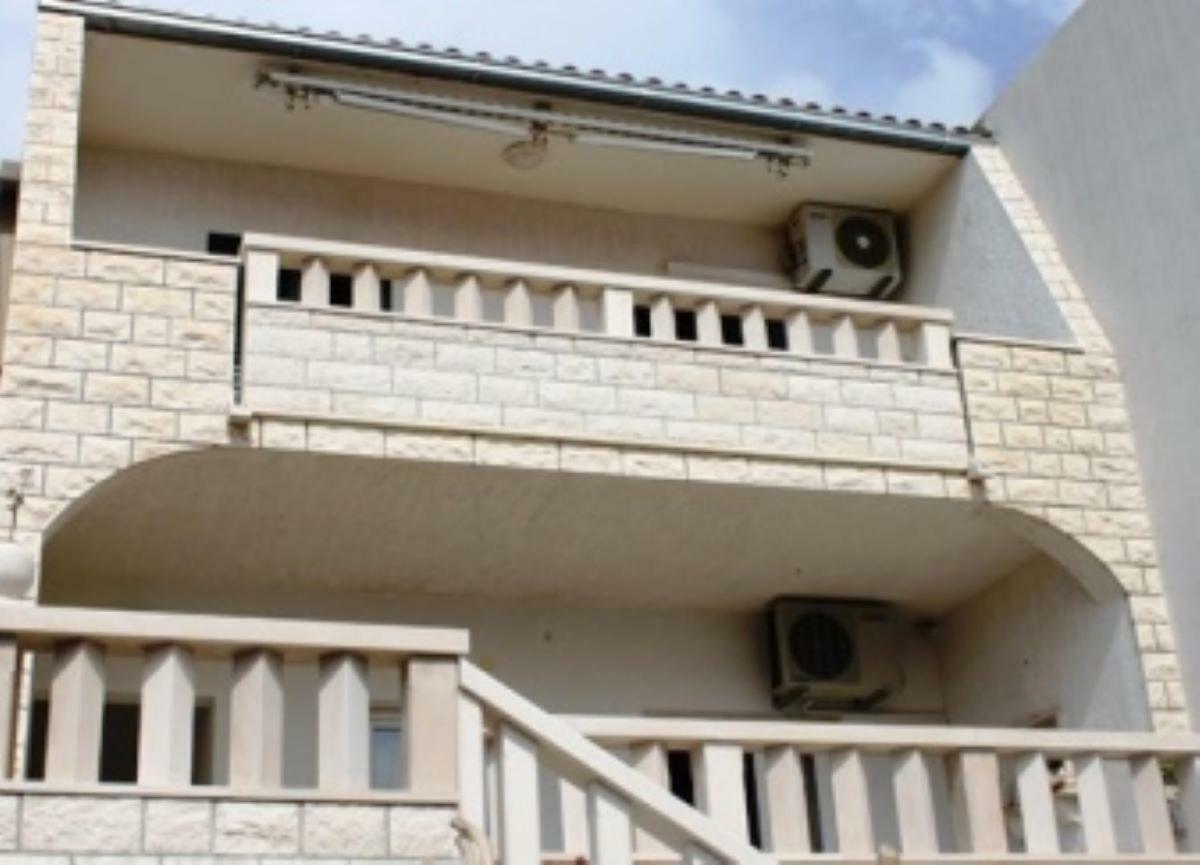 Apartment Irena Бол Экстерьер фото